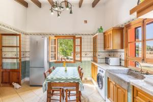 A kitchen or kitchenette at Son Pou