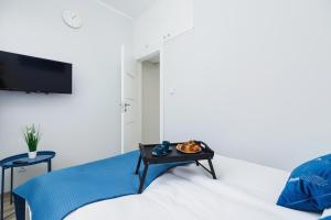Televízia a/alebo spoločenská miestnosť v ubytovaní Apartment Smoluchowskiego Cracow by Renters