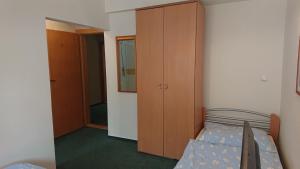 Llit o llits en una habitació de Penzion pod Vlkolíncom