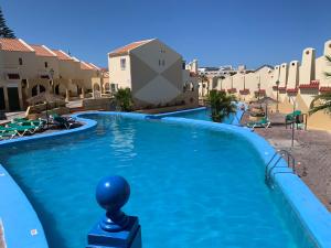 Bazén v ubytování Costa Adeje-2 bed.apartment with double terrace nebo v jeho okolí