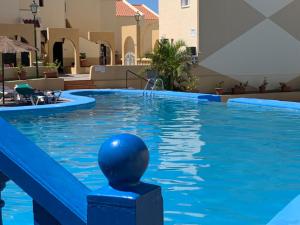 Bazén v ubytování Costa Adeje-2 bed.apartment with double terrace nebo v jeho okolí