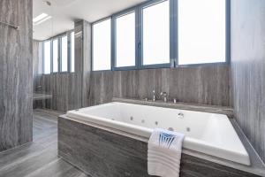 Ένα μπάνιο στο Hellenic Vibes Smart Hotel