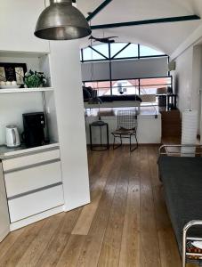 Kuchyň nebo kuchyňský kout v ubytování Romantic studio with jacuzzi + 7 fotografií