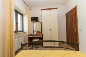 a bedroom with a bed and a desk with a mirror at Agriturismo Bella Cima in Montefiascone