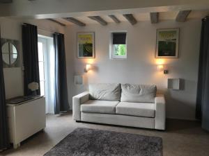 a living room with a white couch and a window at Les Vallées in Fondettes