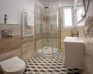 Łazienka w obiekcie Apartamenty Mozaika - centrum Zdroju