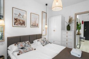 Posteľ alebo postele v izbe v ubytovaní Apartments Na Podgórniku by Renters Prestige