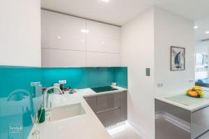 Kuchyňa alebo kuchynka v ubytovaní Amora Homes Imperial suite with Basilika and Castle View NEED RESERVATION FOR FREE PARKING