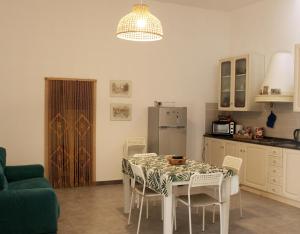 a kitchen with a table and chairs in a kitchen at Nonna Lucia in Molfetta