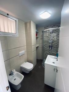 A bathroom at Las Americas Ocean View El Dorado