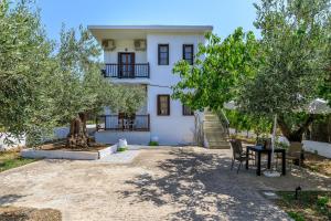 Gallery image of Skopelos Evergreen Apartments in Stafylos