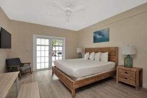 Ένα ή περισσότερα κρεβάτια σε δωμάτιο στο Amoray Dive Resort