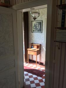 a hallway with a table in a room at Le Refuge private entrance 2/4 pers dans maison 17eme siècle.Parking. calme in Autrêches