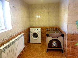 a laundry room with a washing machine and a washer at Domki u Hani 2 in Murzasichle