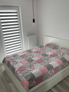 מיטה או מיטות בחדר ב-Apartment 2-Rooms-Garage-TV-Wifi
