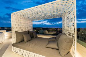 Posedenie v ubytovaní GrandPalazzo with rooftop swimming pool