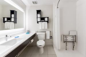 Um banheiro em Holiday Inn Express - Columbus Downtown by IHG