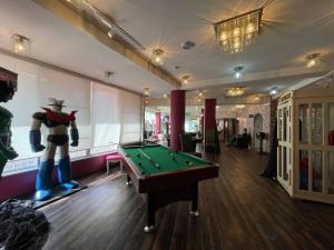 a room with a pool table and a mannequin at Marina Hotel Kaikuu - Vacation STAY 58554v in Kanayama