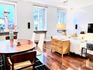 Telewizja i/lub zestaw kina domowego w obiekcie MONDRIAN Luxury Suites & Apartments Old Town