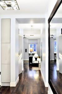 Telewizja i/lub zestaw kina domowego w obiekcie MONDRIAN Luxury Suites & Apartments Old Town