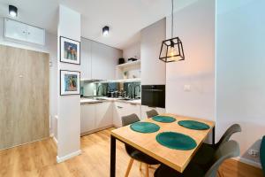 Kuchyňa alebo kuchynka v ubytovaní LAGUNA Apartament Polanica Residence 17