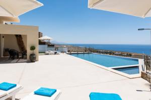 a villa with a view of the ocean at Villa Thetis Sfakia in Sfakiá