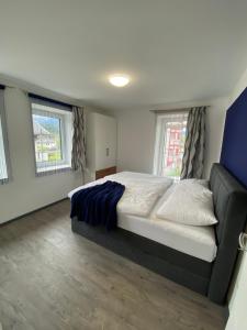 A bed or beds in a room at Kathis Juwel
