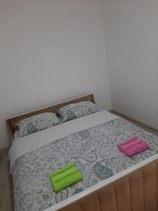 Un pat sau paturi într-o cameră la Ris kuca za odmor