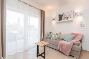Posezení v ubytování Villa Petra s bazenom, roštiljem i parkingom