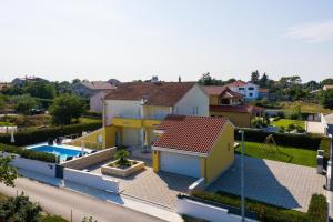 Bazén v ubytování Villa Petra s bazenom, roštiljem i parkingom nebo v jeho okolí