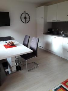 Kuchyňa alebo kuchynka v ubytovaní Apartments Oberhollenzer