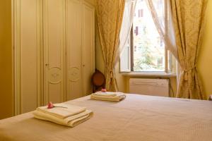 Кровать или кровати в номере Rome Lucia Apartment