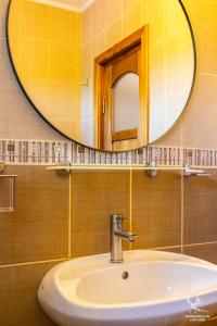 a bathroom with a sink and a mirror at Pensiunea LIN COTA 1000 in Sinaia