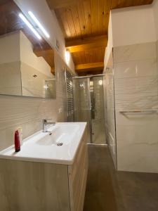 Ένα μπάνιο στο Villa Tiberio +135 φωτογραφίες