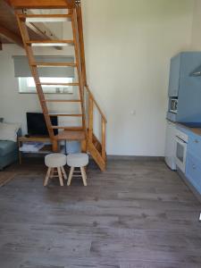 a room with a ladder and two stools and a kitchen at Villa Vista in Sesimbra