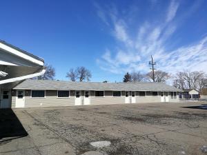 a large white building with a pole at Star Motel in Morden