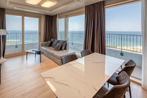 Nespecifikovaný výhled na moře nebo výhled na moře při pohledu z hotelu