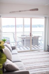 レイク・オザークにある2 Pools, Boat Slip Waterfront Condo in Lake Ozarkのギャラリーの写真