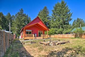 Zahrada ubytování Rustic Cabin Near Mt Rainier Fire Pit and BBQ!