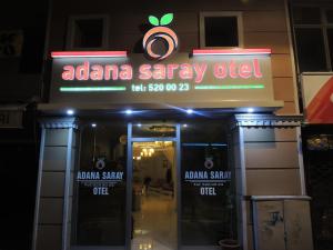 una señal para el restaurante aiya saaky oed por la noche en Adana Saray Hotel, en Adana