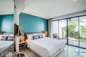 Postel nebo postele na pokoji v ubytování The Pago Design Hotel Phuket-SHA Plus