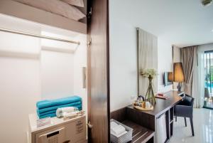 Posezení v ubytování The Pago Design Hotel Phuket-SHA Plus