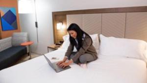 Posteľ alebo postele v izbe v ubytovaní Holiday Inn Express Pune Pimpri by IHG