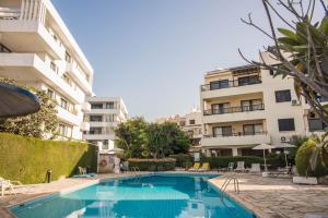 Bazén v ubytování One bedroom apartment in Paphos in good location nebo v jeho okolí