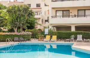 Bazén v ubytování One bedroom apartment in Paphos in good location nebo v jeho okolí + 8 fotografií