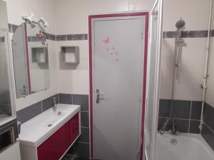 Ένα μπάνιο στο Studio 6 places +9 φωτογραφίες