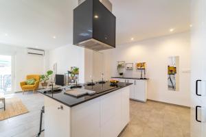 A kitchen or kitchenette at Myflats Premium Santa Pola