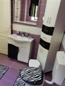 Un baño de Kuca za odmor Simic