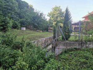 Un jardín fuera de Kuca za odmor Simic