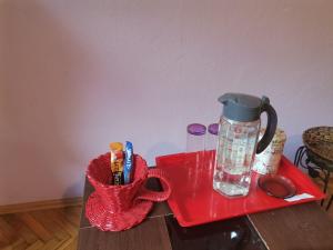 Tetera y cafetera en Kuca za odmor Simic